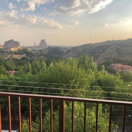 Вилла Karen'S Dom & Terrace Ереван Экстерьер фото