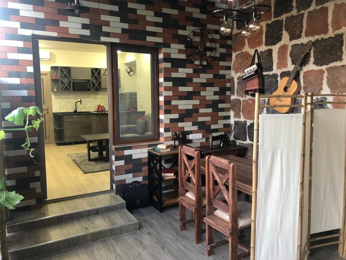 Вилла Karen'S Dom & Terrace Ереван Экстерьер фото