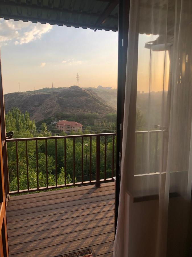 Вилла Karen'S Dom & Terrace Ереван Экстерьер фото